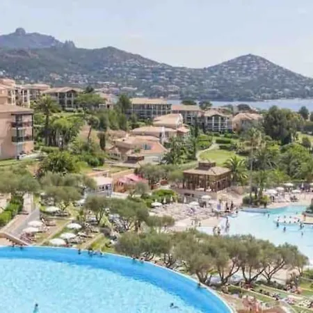 Climatise 4 Prsn / Vue Piscine & Vue Cap Esterel Apartment *