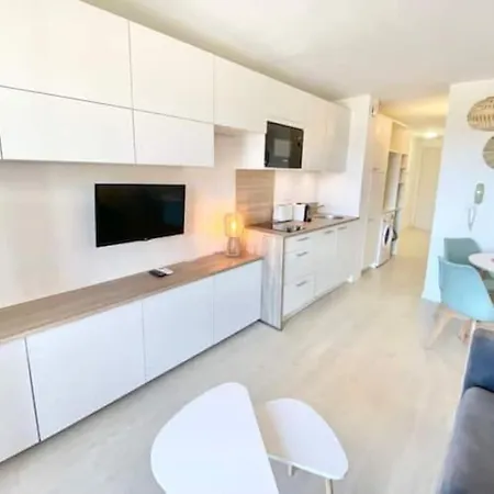 Apartment Climatise 4 Prsn / Vue Piscine & Vue Cap Esterel